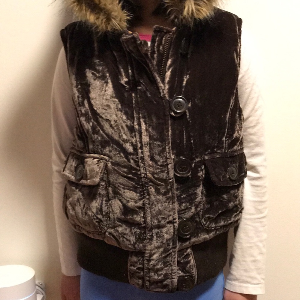 Vests - Picture 2 of 4